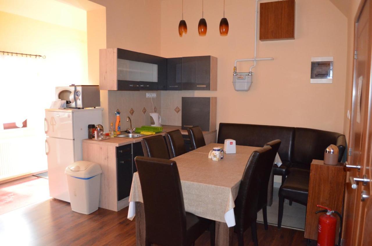 세게드 Holdfenyszallas B&B 외부 사진