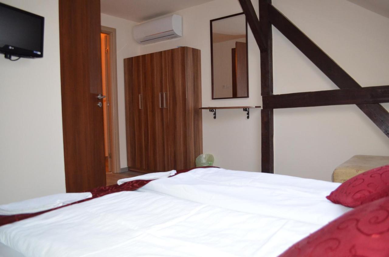 세게드 Holdfenyszallas B&B 외부 사진