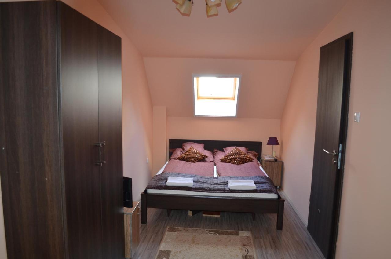 세게드 Holdfenyszallas B&B 외부 사진