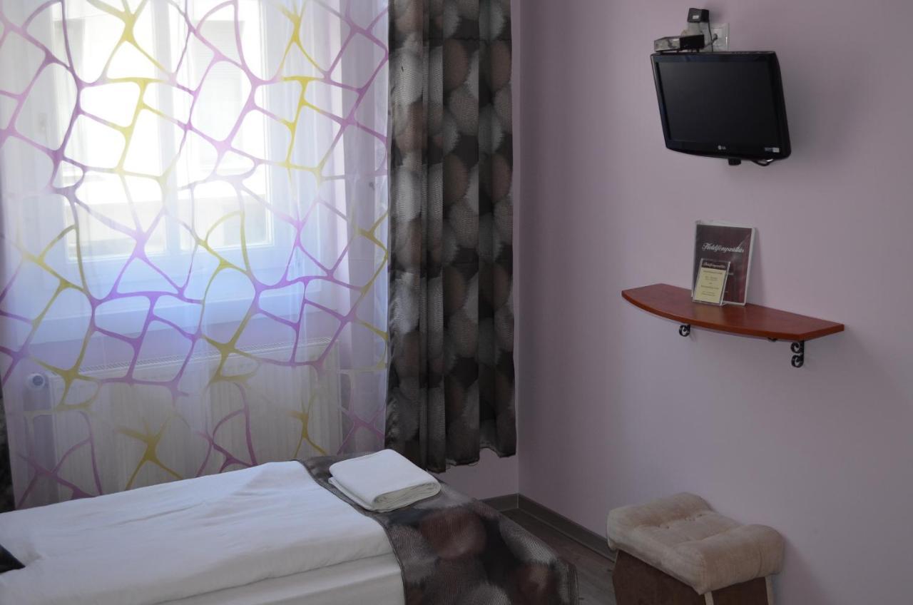 세게드 Holdfenyszallas B&B 외부 사진