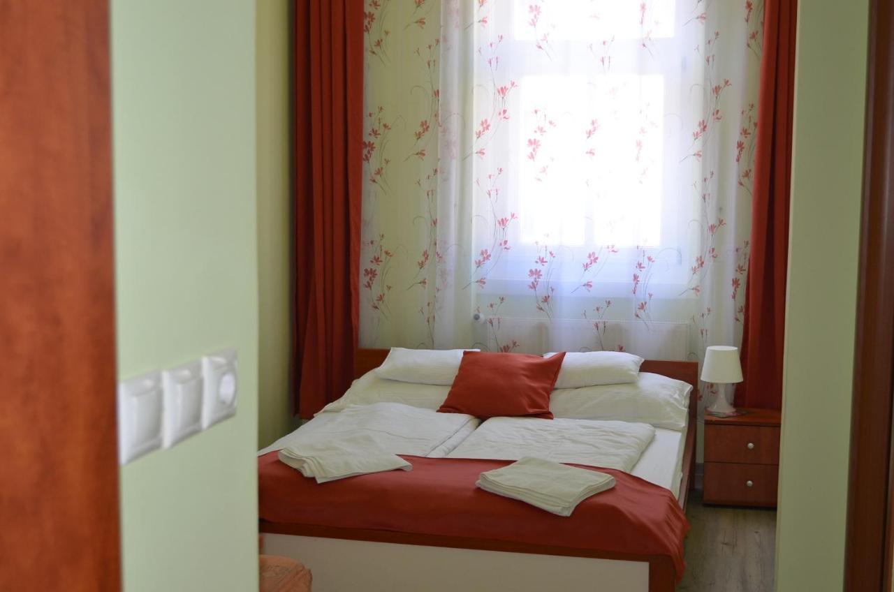 세게드 Holdfenyszallas B&B 외부 사진