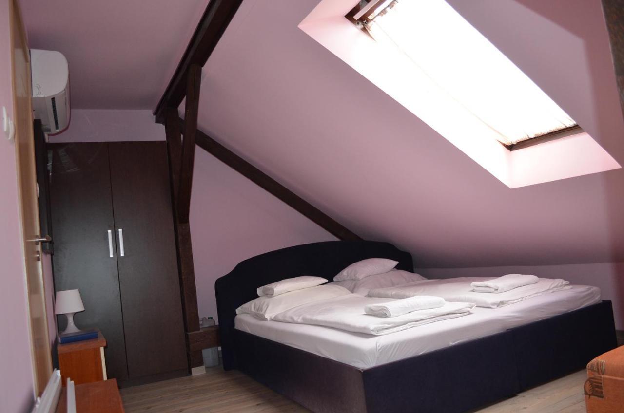 세게드 Holdfenyszallas B&B 외부 사진