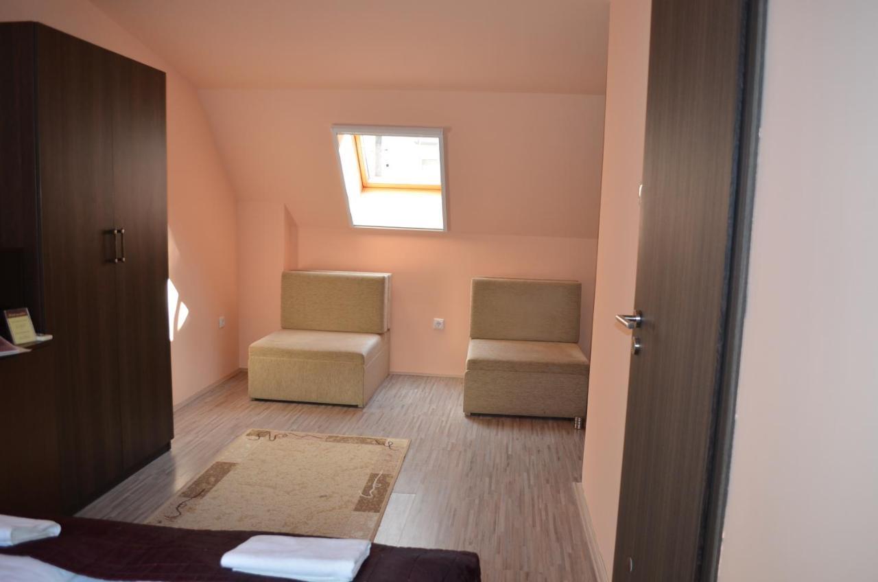 세게드 Holdfenyszallas B&B 외부 사진