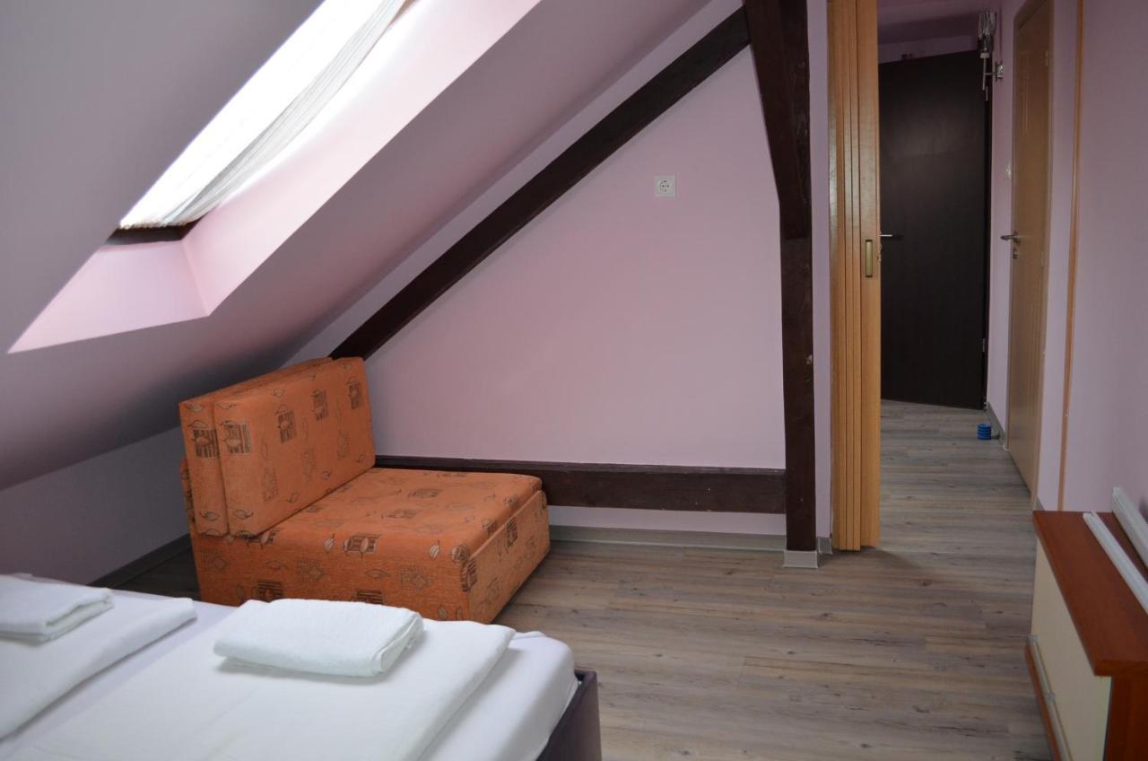 세게드 Holdfenyszallas B&B 외부 사진