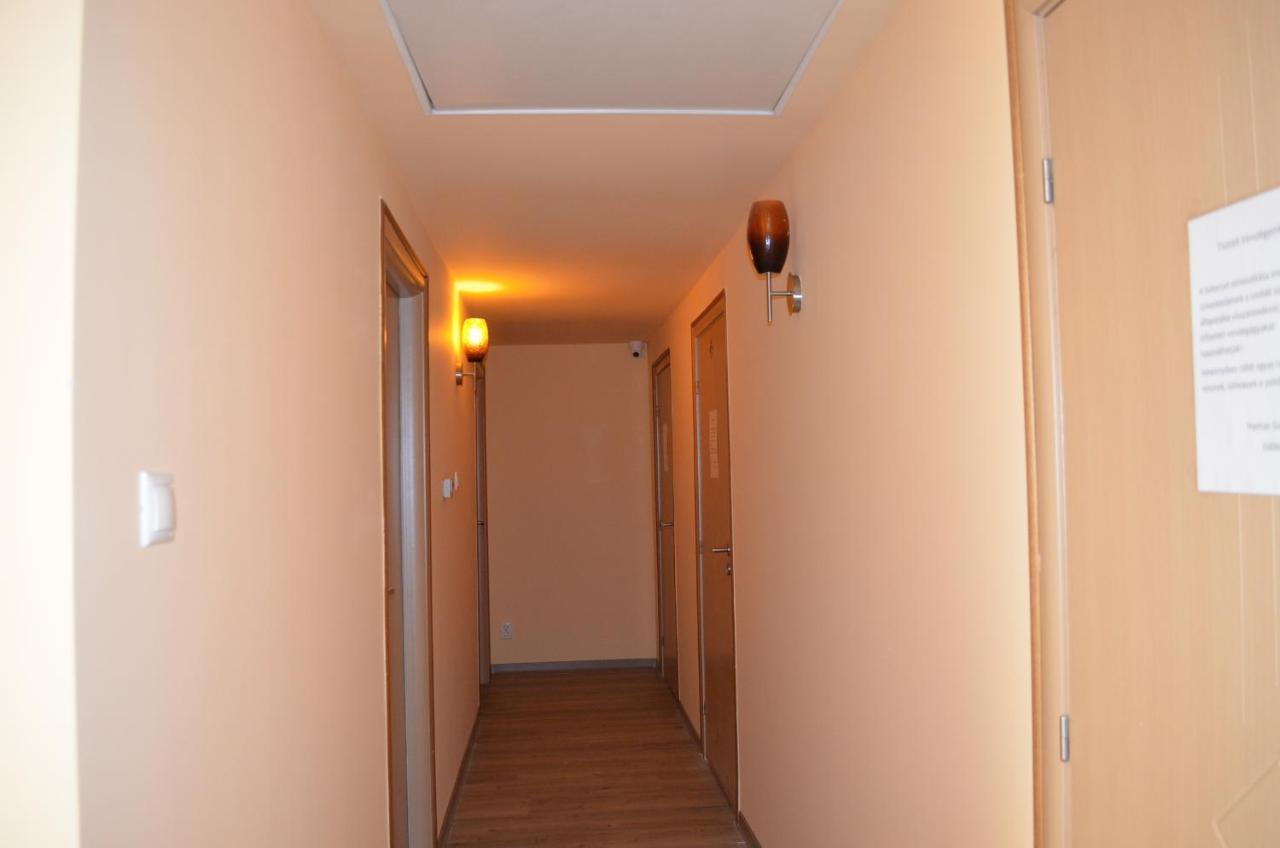 세게드 Holdfenyszallas B&B 외부 사진