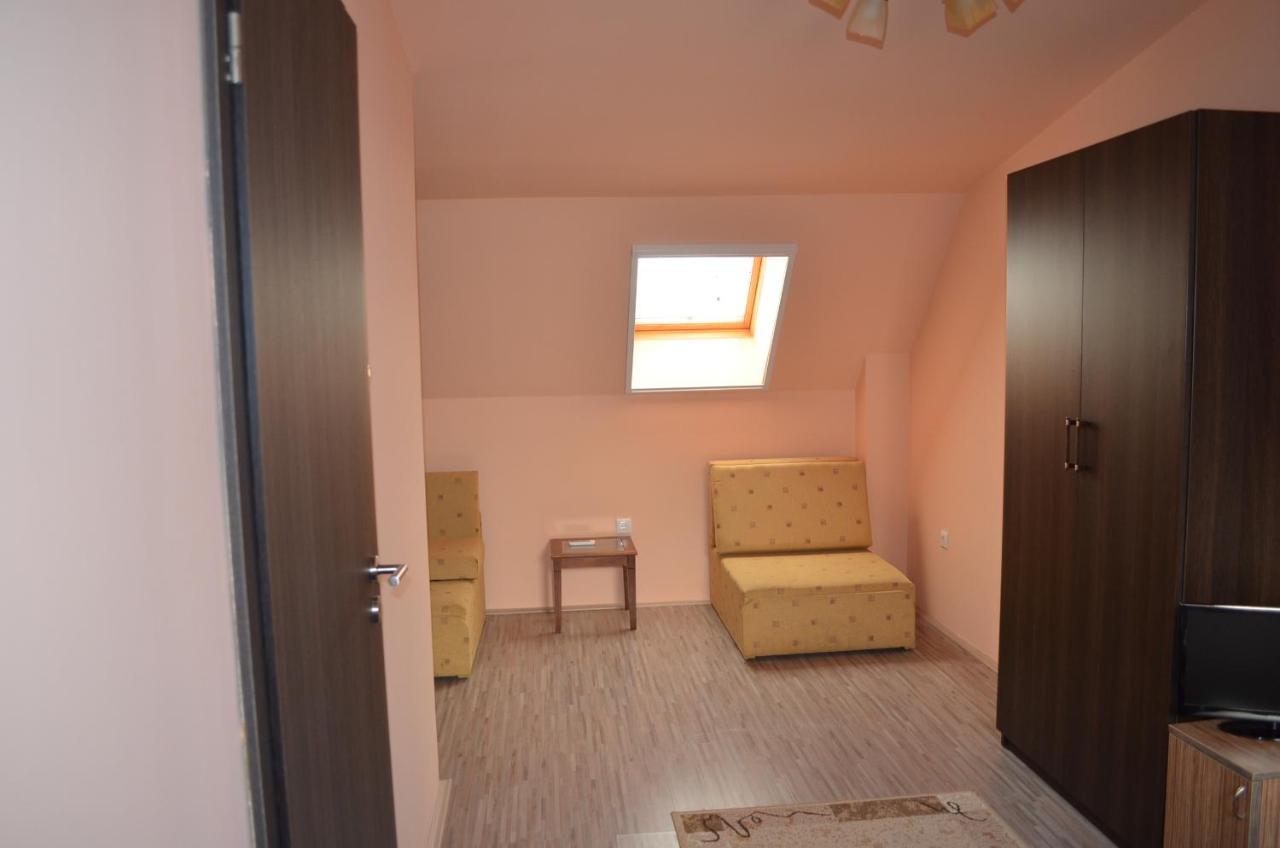 세게드 Holdfenyszallas B&B 외부 사진