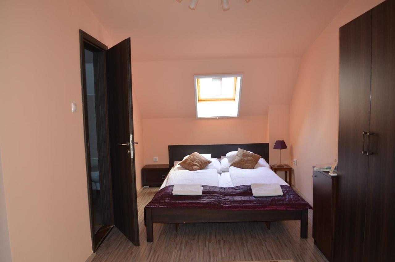 세게드 Holdfenyszallas B&B 외부 사진