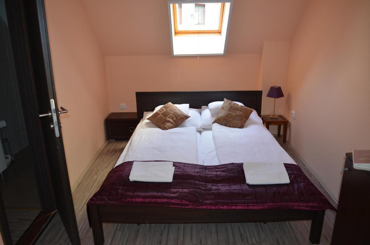 세게드 Holdfenyszallas B&B 외부 사진